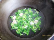 西兰花虾球蛋炒饭的做法步骤4