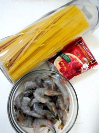 虾仁意粉的做法步骤1