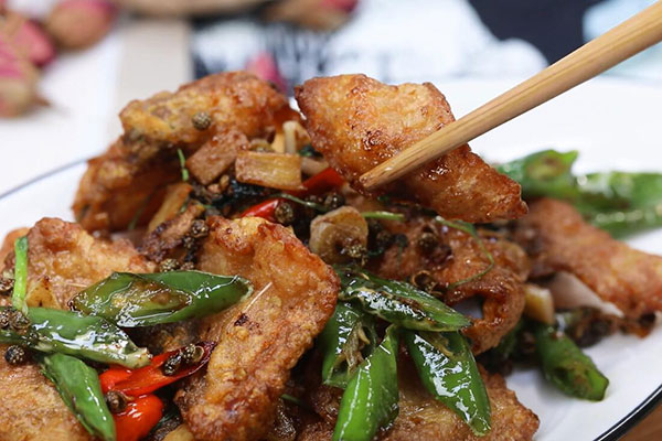 香酥草鱼的做法 家常香酥草鱼怎么做