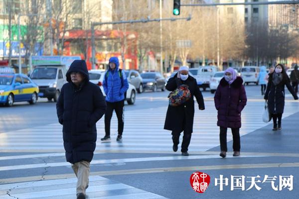 气温跳水 宁夏银川迎来入冬最冷清晨