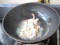 芦笋炒大虾的做法步骤6