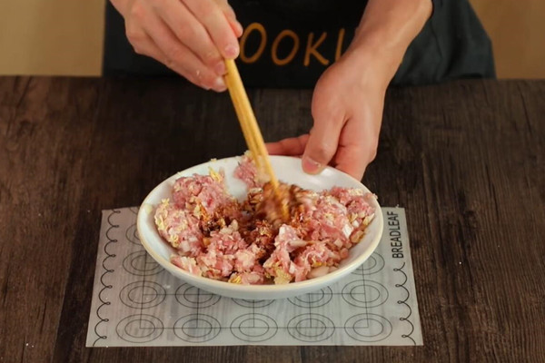  白菜猪肉饺子馅的做法 白菜猪肉饺子馅怎么调