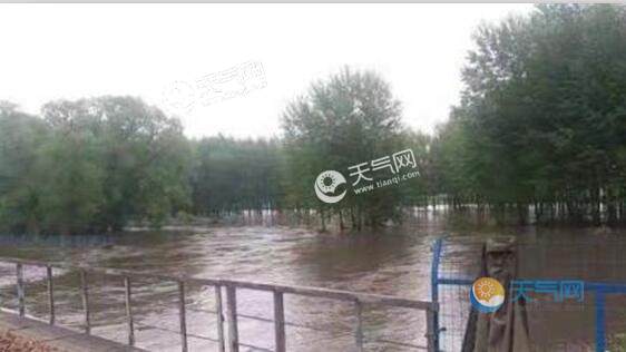 哈尔滨暴雨致铁路线路水害 市内多趟列车停运