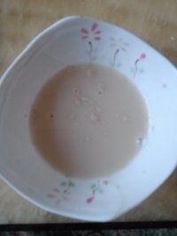 蘑菇火腿番茄披萨的做法步骤2