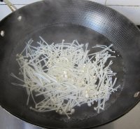 金针菇拌芦蒿豆干的做法步骤5
