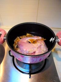 双参花胶鸡汤的做法步骤4