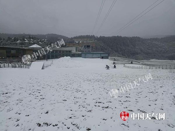 重庆仙女山银装素裹 迎今年下半年来最强降雪