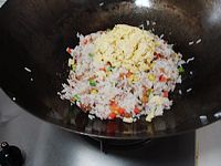 肉粒炒饭的做法步骤18
