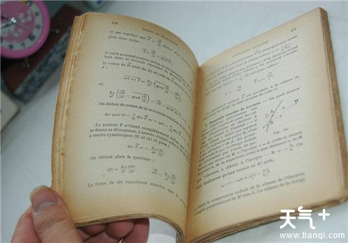 怎样清除书上的各种污渍?四招教您轻松清除书上的污渍