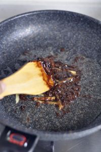 酱烧蛤蜊的做法步骤3
