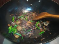 干煸茶树菇的做法步骤8