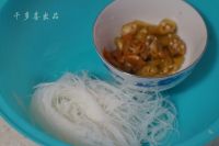 鲜菇腐竹粉丝煲的做法步骤1