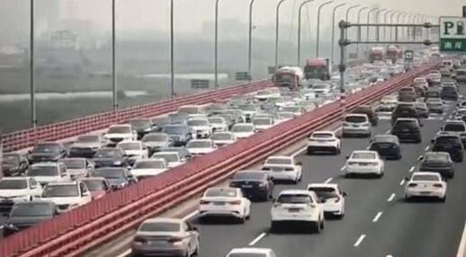 广东交警公布五一期间易拥堵路段 30日16时起将迎来出行高峰