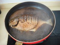 紫苏红烧鲳鱼的做法步骤9