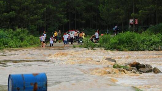 今早江西暴雨黄色预警信号 未来洪涝等灾害风险较大