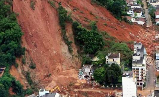 宁波四明山区路段发生山体塌方 所有车辆禁止通行