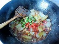 简单家常菜----牛肉豆豉炒凉粉的做法步骤9