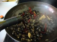紫苏酸笋炒石螺的做法步骤7