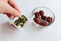 益母草鸽子汤的做法步骤2
