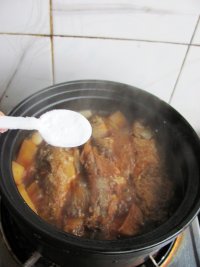 鲫鱼炖萝卜条的做法步骤14