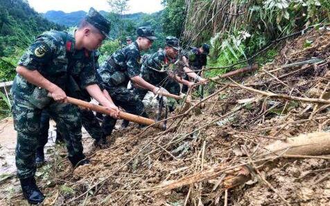 湖南保靖县强降雨引发泥石流 已造成6人死亡1人失踪