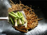 腊肉炒笋尖的做法步骤9