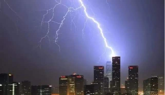 重庆今夜起雷雨天气来袭 局地暴雨气温将“二连降”