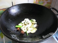 西红柿炖鲤鱼的做法步骤7