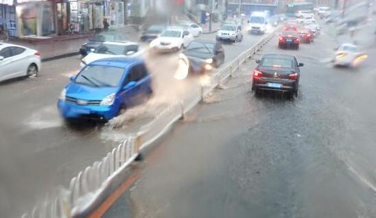 大连市发布暴雨黄色预警 航班取消4架次港客滚船全部停航
