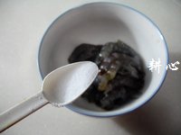 木耳腐竹炒虾仁的做法步骤2