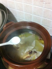 老鸡煲草花蛇汤的做法步骤6