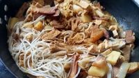 腊肉炖粉条的做法步骤17