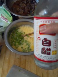 炒鸡蛋辣椒的做法步骤3