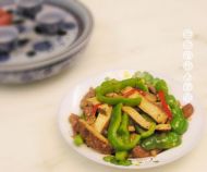 青椒炒茶干的做法步骤6