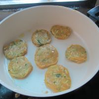 番茄汁南瓜丝饼的做法步骤9