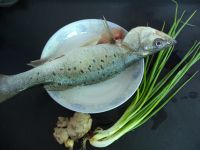 舌尖2美食 清蒸鲈鱼的做法步骤1