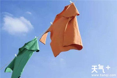 衣服到底要不要反过来晒  衣服应该怎么晒