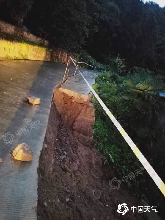 暴雨至中江多处出现地质灾害