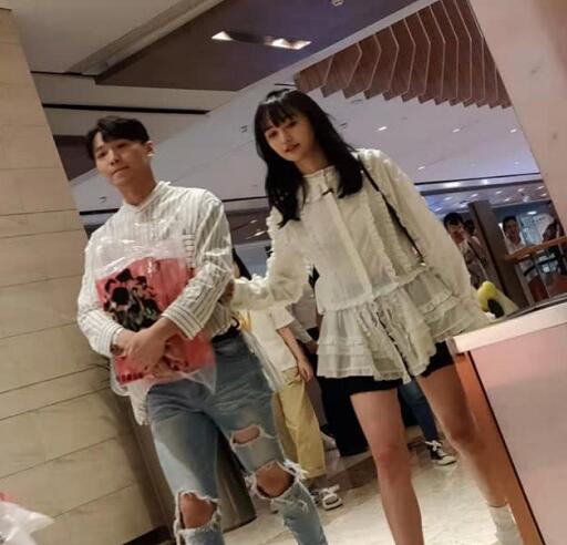 郑爽现身法院是怎么回事 郑爽疑起诉张恒是什么情况