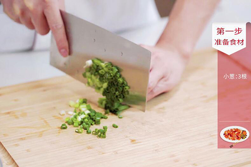 小葱鸡蛋粥的做法 怎么做小葱鸡蛋粥更营养