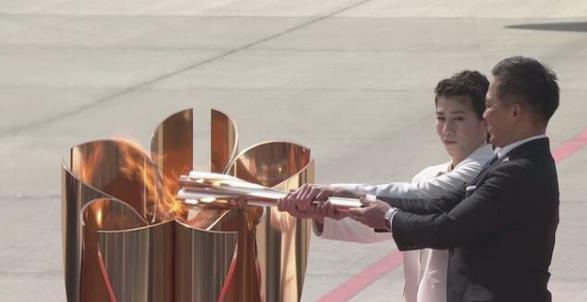 奥运圣火运抵日本取消欢迎活动 26日开始圣火传递