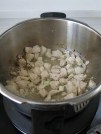 鸡丁炒泡菜的做法步骤5