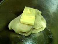 奶香黄金月饼的做法步骤2