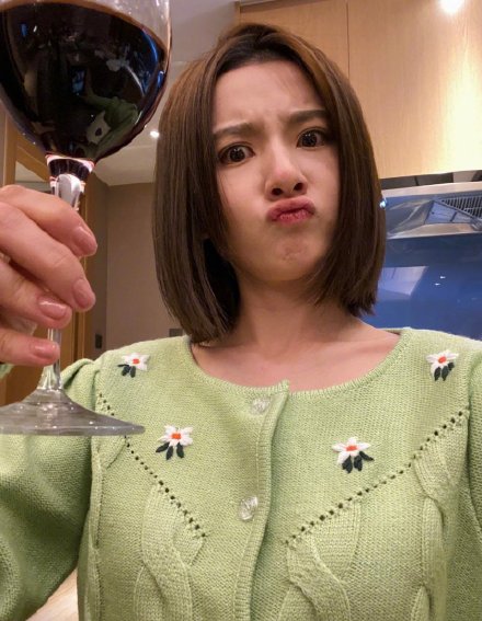 宋祖儿酒后踢路人是怎么回事 宋祖儿酒后踢路人是什么情况