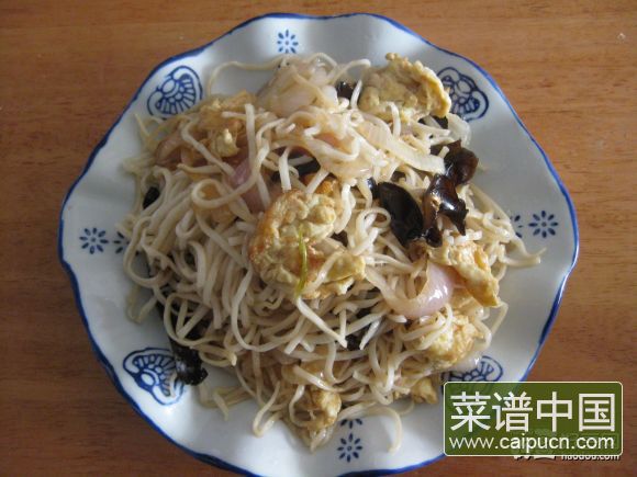 洋葱木耳鸡蛋焖面