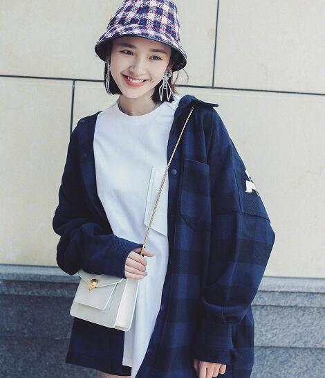 唐艺昕孕期游泳是怎么回事 唐艺昕孕期游泳身材状态良好