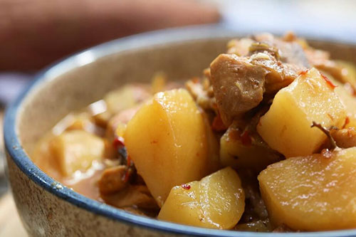土豆炖鸡块的做法 土豆炖鸡块的家常做法