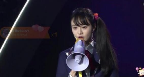 郑爽穿校服再现楚雨荨是什么情况 郑爽生日会上再现楚雨荨形象