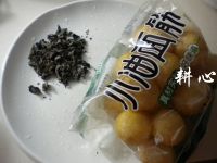 云耳炒油面筋的做法步骤1