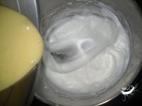 原味戚风蛋糕的做法步骤7